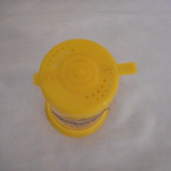 Vintage Yellow Plastic all in one Salt & Pepper - Picture 4 of 6